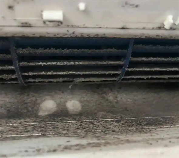 牟平空调吹的风有股烧焦味是怎么回事